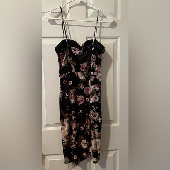 Floral Velvet Fabric Bodycon Dress - Picture 4 of 11